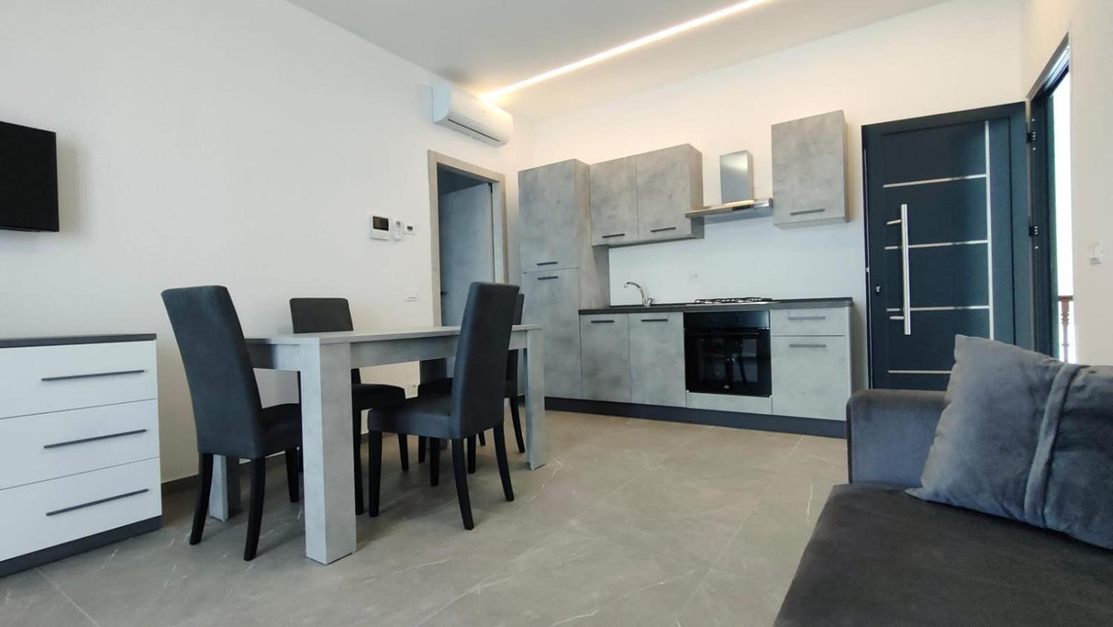 Villa Borghesi Suites Fronte Mare Ріміні Екстер'єр фото
