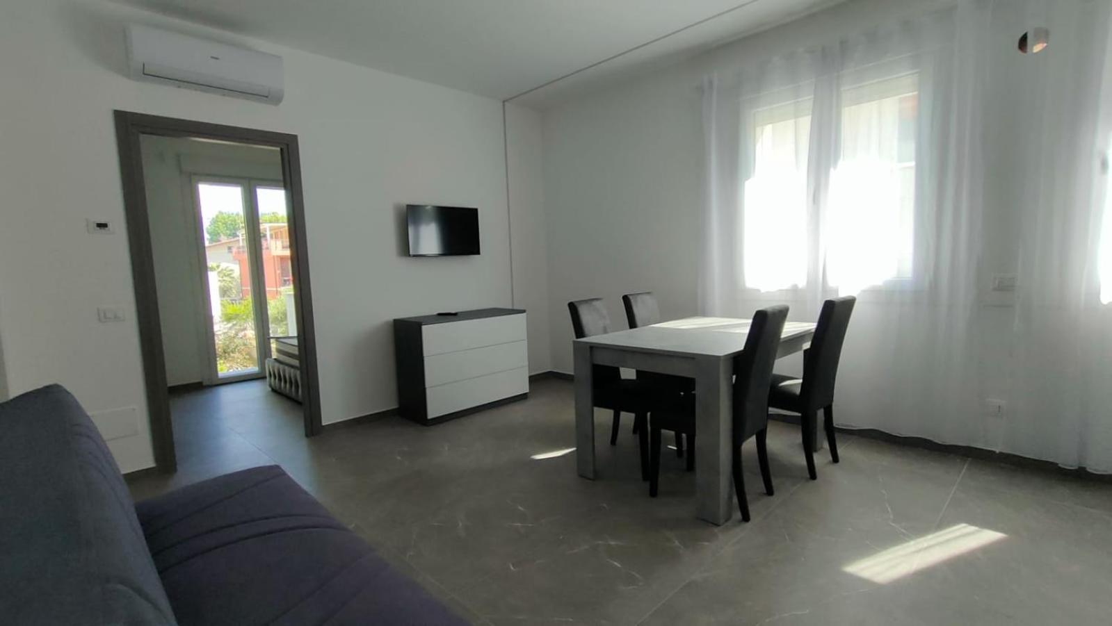 Villa Borghesi Suites Fronte Mare Ріміні Екстер'єр фото