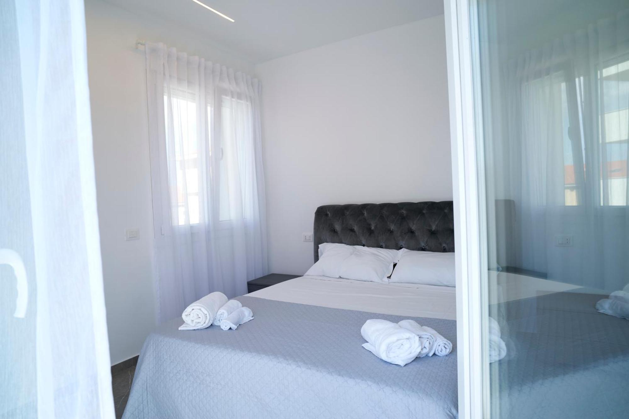 Villa Borghesi Suites Fronte Mare Ріміні Екстер'єр фото