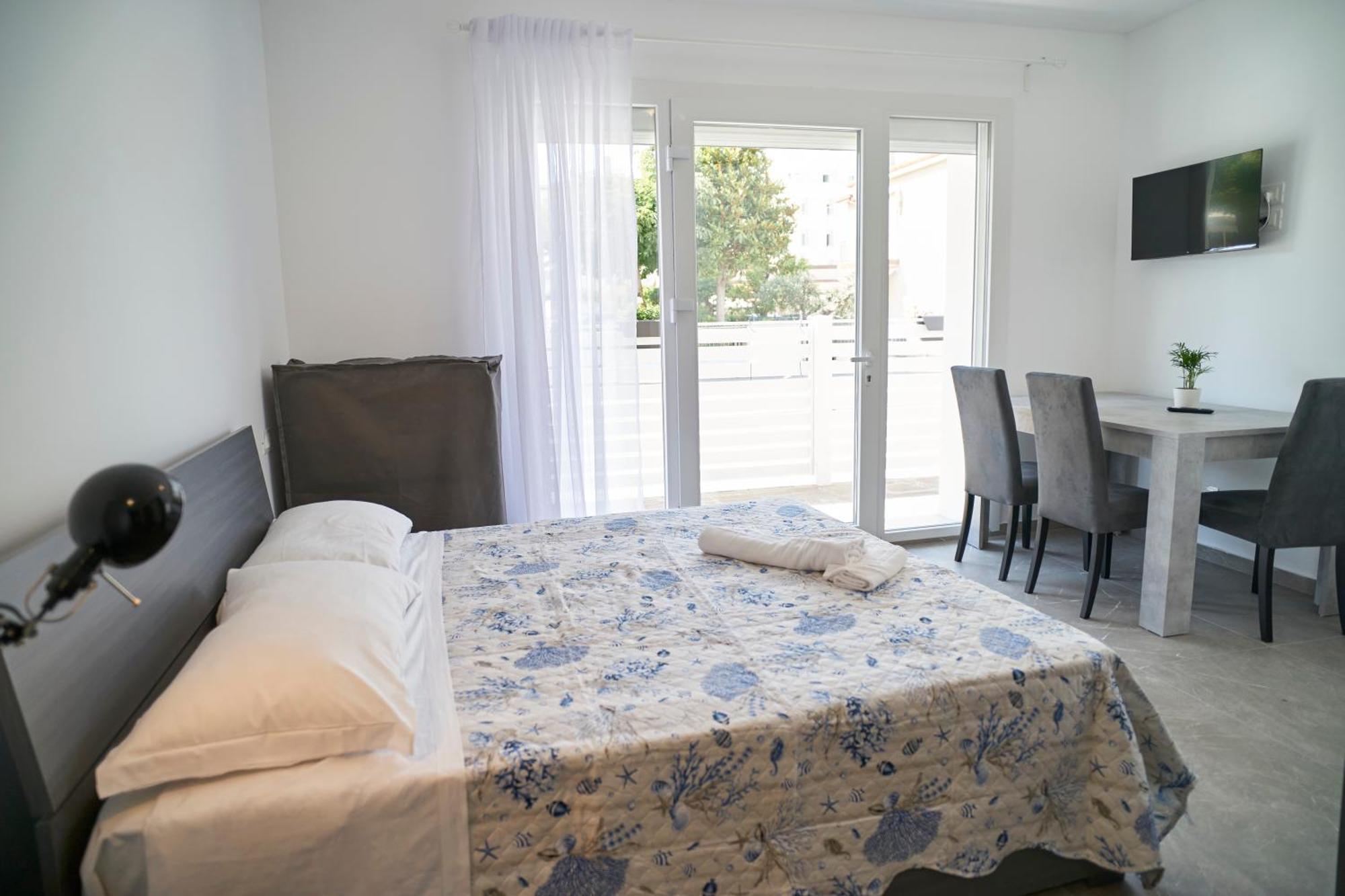 Villa Borghesi Suites Fronte Mare Ріміні Екстер'єр фото
