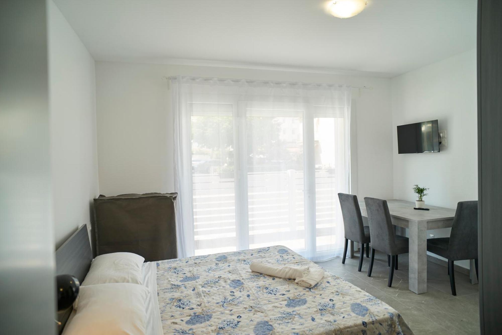 Villa Borghesi Suites Fronte Mare Ріміні Екстер'єр фото