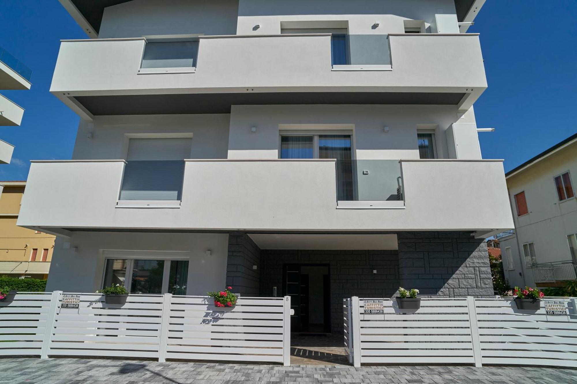 Villa Borghesi Suites Fronte Mare Ріміні Екстер'єр фото
