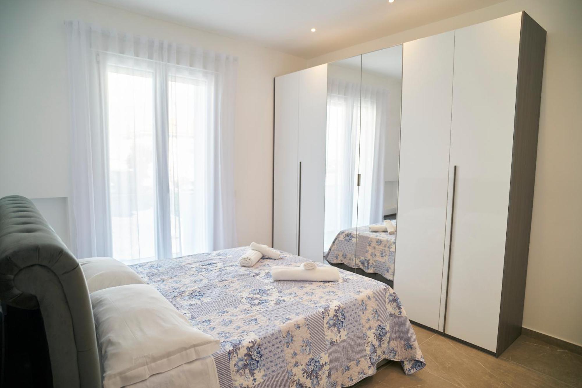 Villa Borghesi Suites Fronte Mare Ріміні Екстер'єр фото