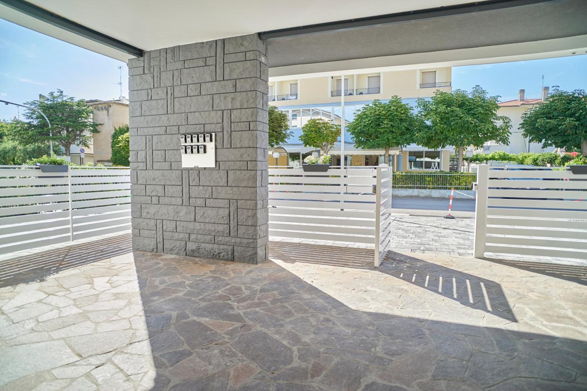 Villa Borghesi Suites Fronte Mare Ріміні Екстер'єр фото