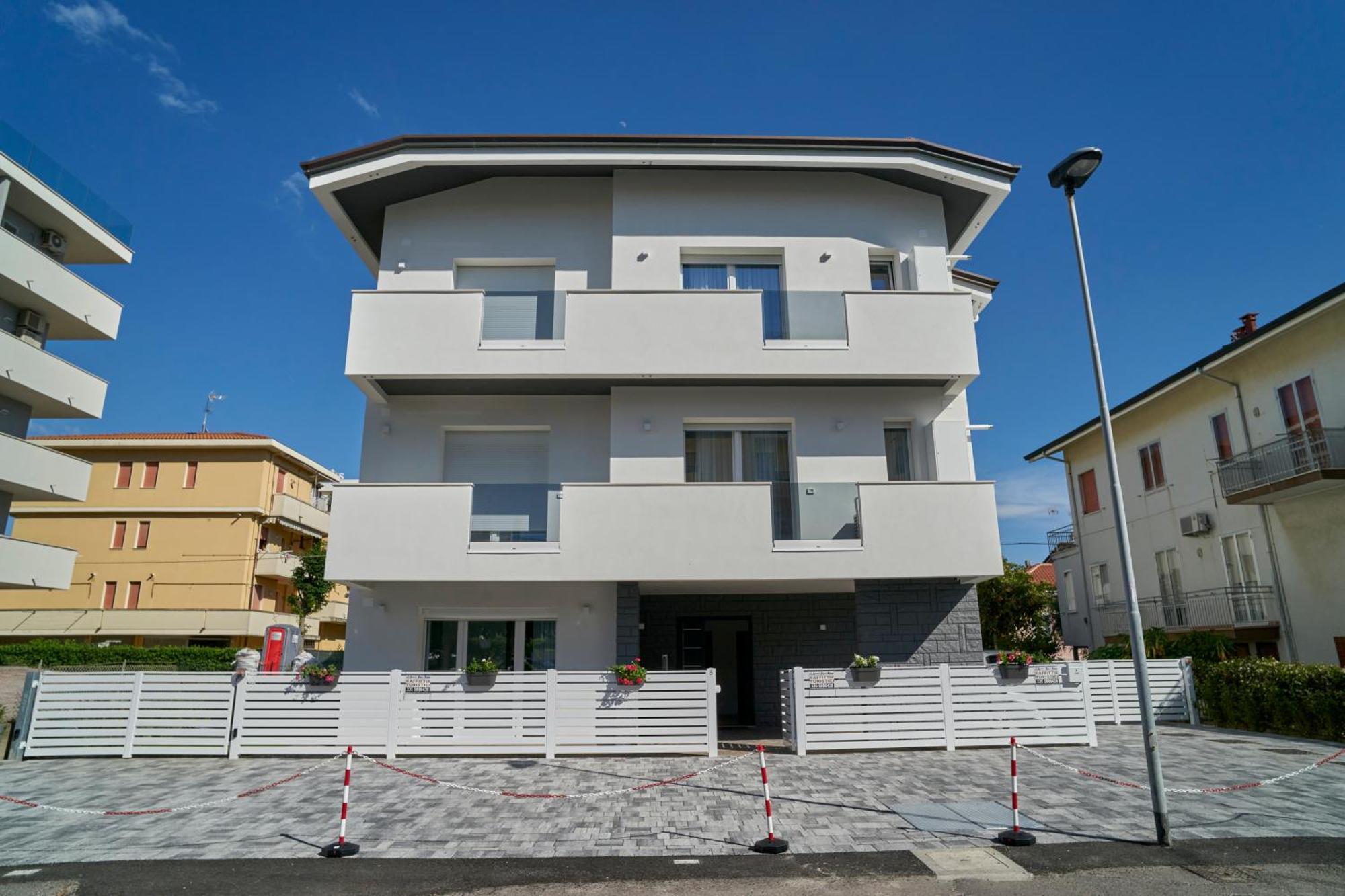 Villa Borghesi Suites Fronte Mare Ріміні Екстер'єр фото