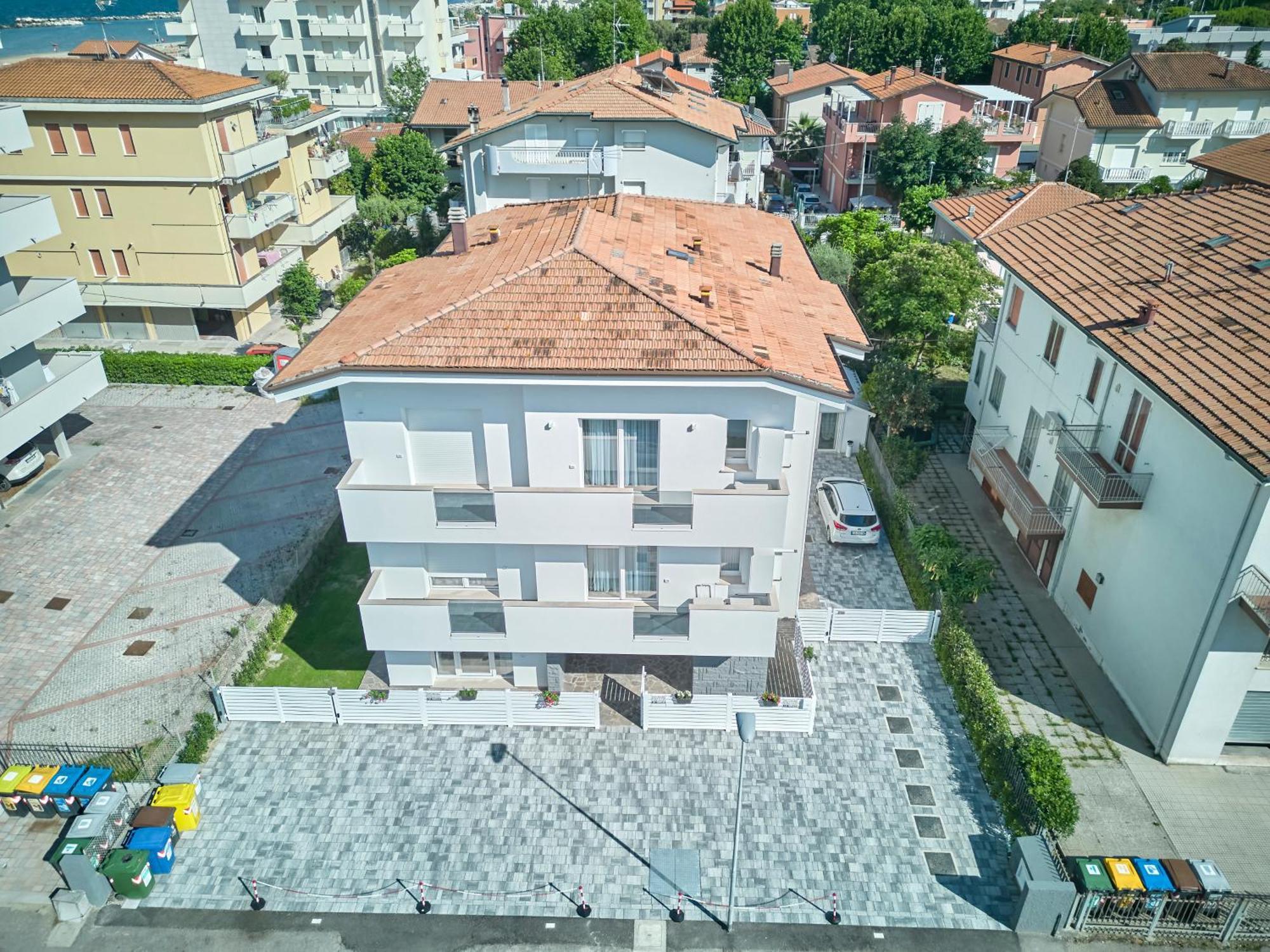 Villa Borghesi Suites Fronte Mare Ріміні Екстер'єр фото