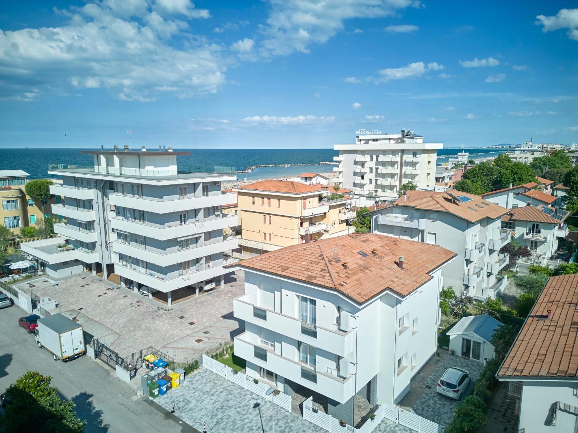 Villa Borghesi Suites Fronte Mare Ріміні Екстер'єр фото