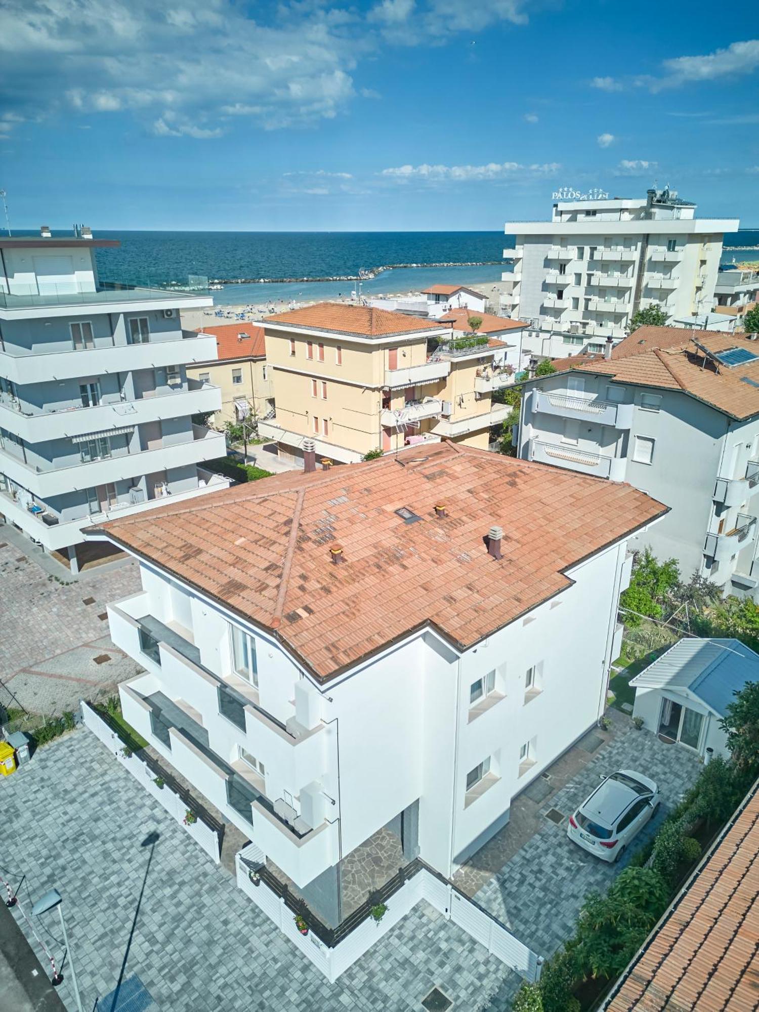 Villa Borghesi Suites Fronte Mare Ріміні Екстер'єр фото
