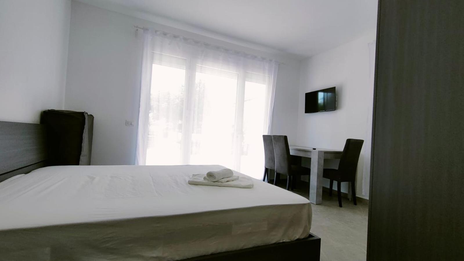 Villa Borghesi Suites Fronte Mare Ріміні Екстер'єр фото