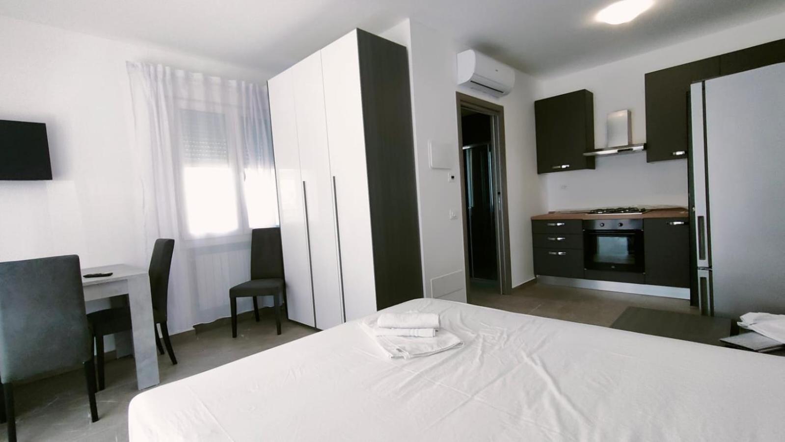 Villa Borghesi Suites Fronte Mare Ріміні Екстер'єр фото